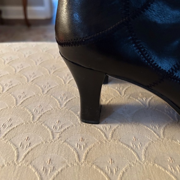 Liz Claiborne Black Leather Kelso Heeled Ankle Boots - Picture 10 of 14
